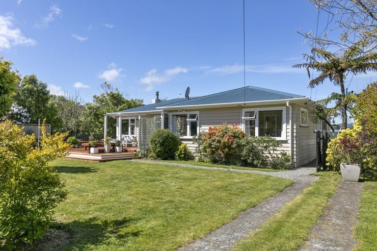 Photo of property in 102 Normandale Road, Normandale, Lower Hutt, 5010