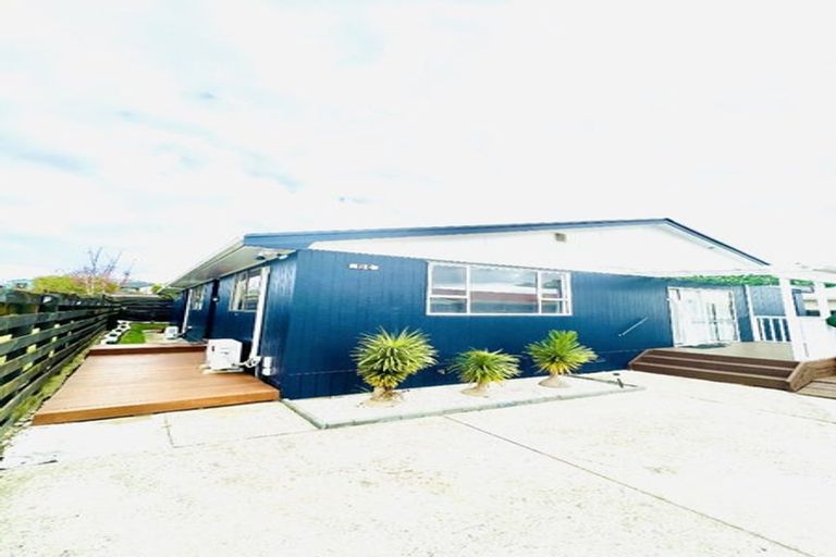 Photo of property in 11c Bamboo Grove, Kelston, Auckland, 0602