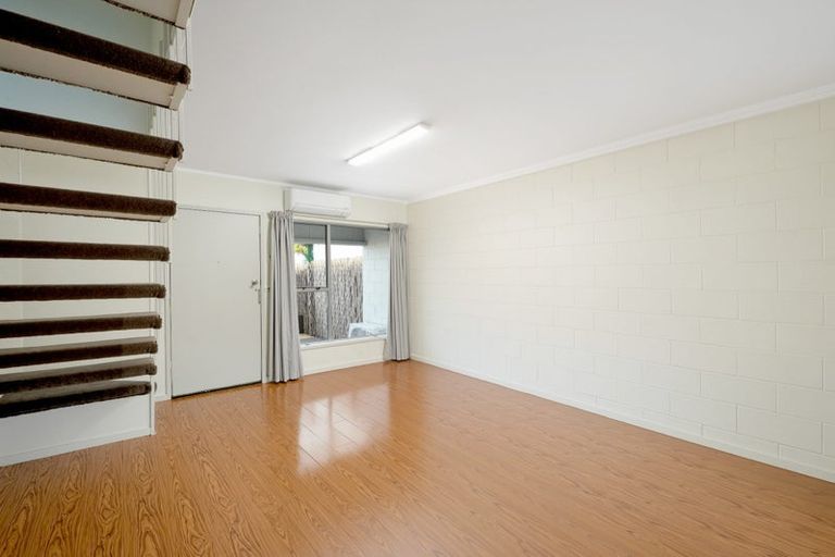 Photo of property in 5/106 West Coast Road, Glen Eden, Auckland, 0602