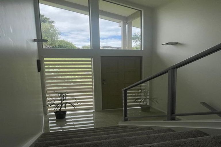Photo of property in 17 Meteor Place, Schnapper Rock, Auckland, 0632