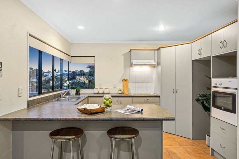 Photo of property in 62a Hogarth Rise, West Harbour, Auckland, 0618