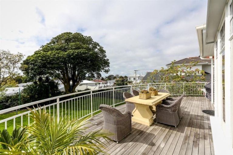 Photo of property in 39 Fillis Street, New Plymouth, 4310
