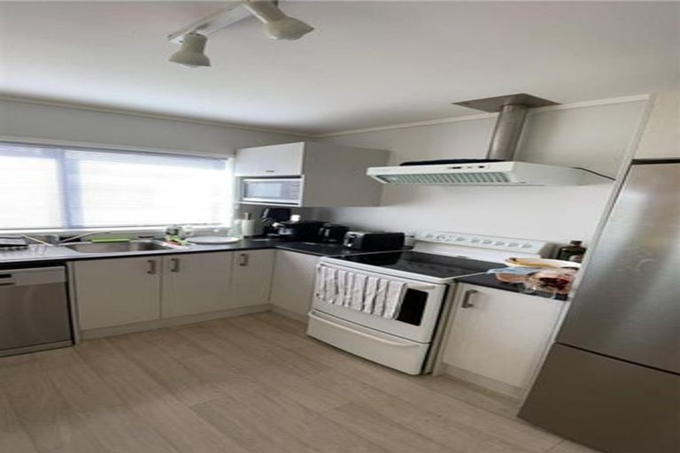 Photo of property in 1/32 Velma Road, Hillcrest, Auckland, 0627