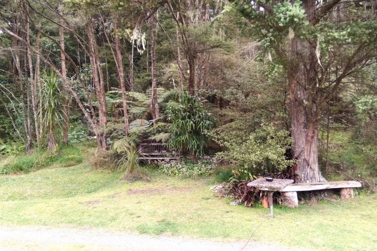 Photo of property in 64 Paparoa Station Road, Paparoa, 0571