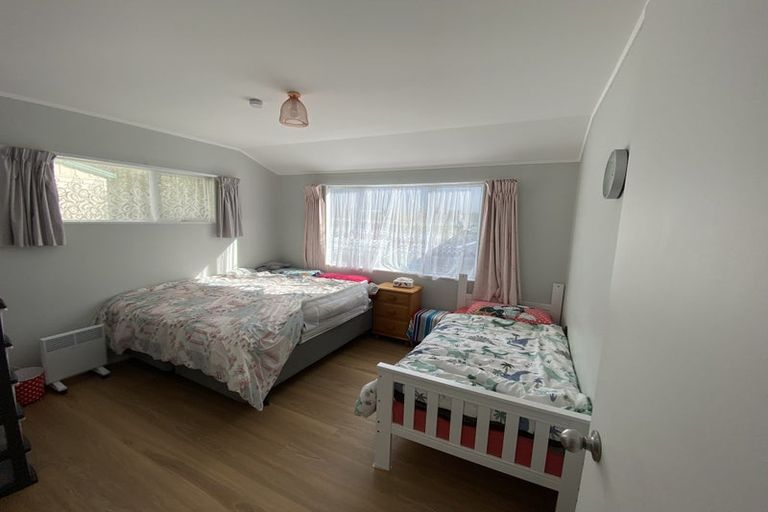 Photo of property in 2 Solea Road, Sunnyvale, Auckland, 0612