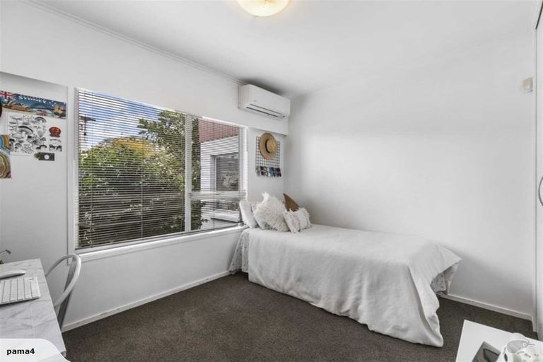 Photo of property in 3/1a Castor Bay Road, Castor Bay, Auckland, 0620