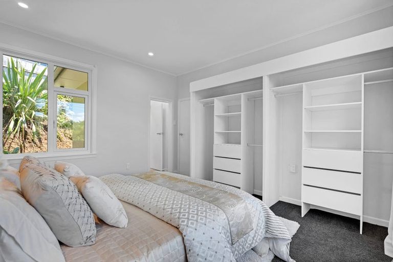 Photo of property in 2 Fairmount Road, Titirangi, Auckland, 0604