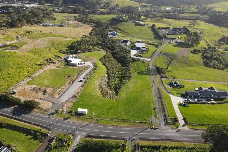 Photo of property in 96 Amreins Road, Waitakere, 0782