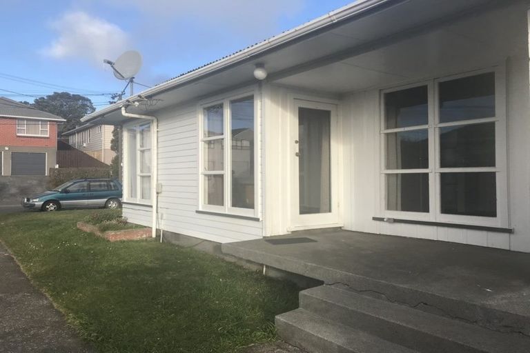 Photo of property in 11a Oswald Crescent, Paparangi, Wellington, 6037