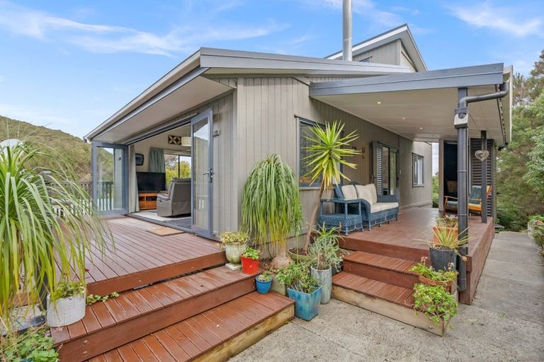 Photo of property in 29 Tahunatapu Road, Parua Bay, Whangarei, 0174