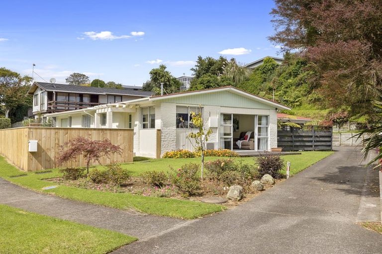 Photo of property in 1/12 Ambury Place, Merrilands, New Plymouth, 4312
