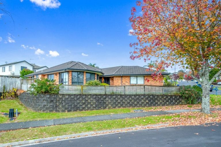 Photo of property in 14 Fairford Avenue, Henderson, Auckland, 0612