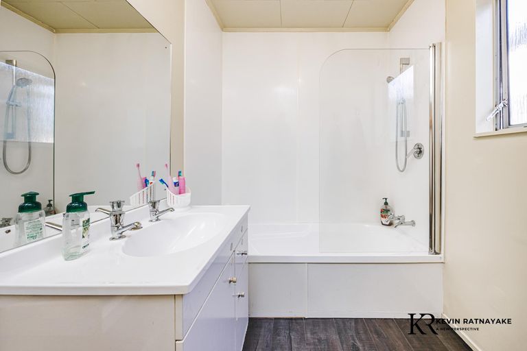 Photo of property in 2/100 Beach Road, Pahurehure, Papakura, 2113