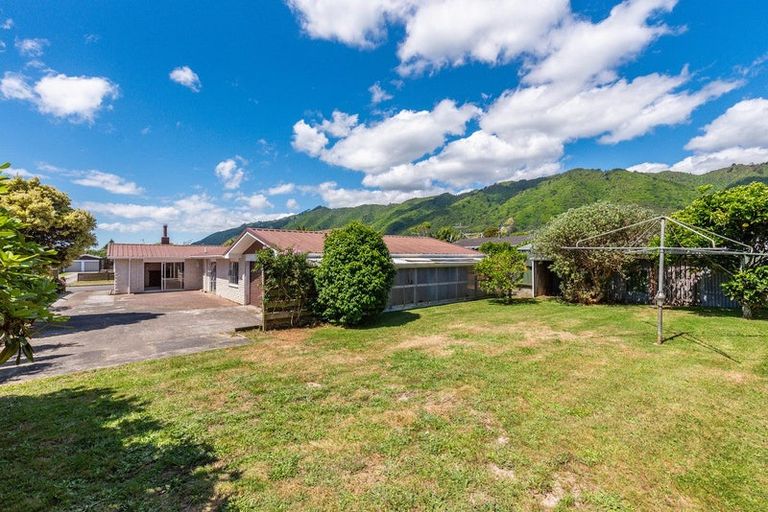 Photo of property in 22 Sylvan Avenue, Waikanae, 5036