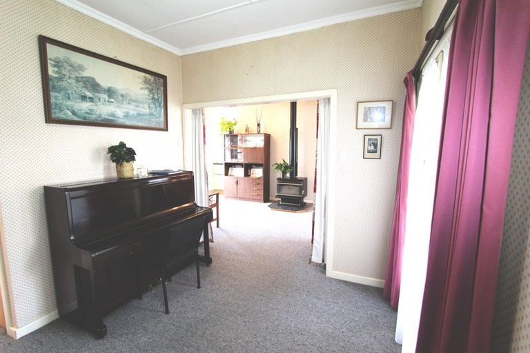 Photo of property in 44 Mangahao Road, Pahiatua, 4910