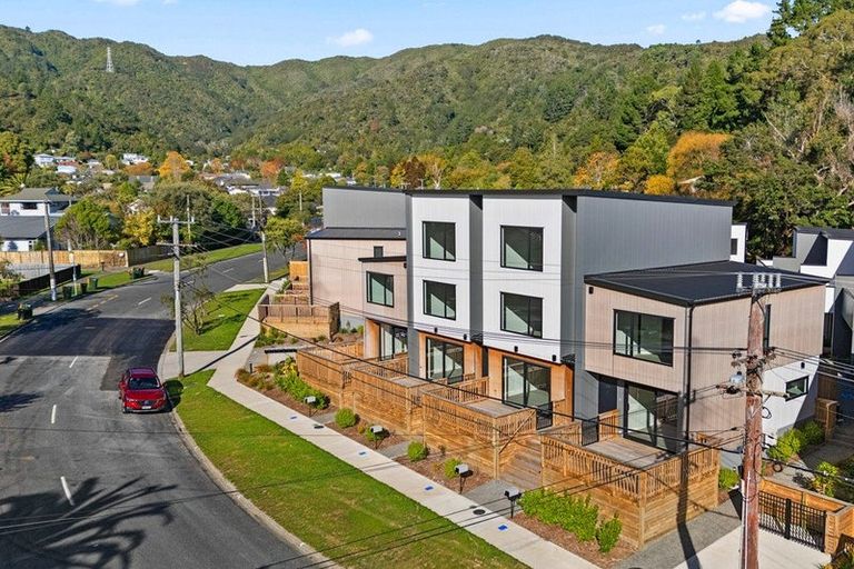 Photo of property in 4/4 Tawhai Street, Stokes Valley, Lower Hutt, 5019