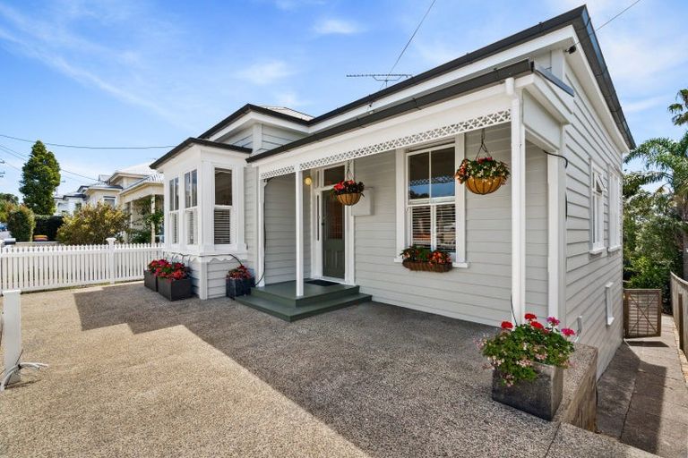 Photo of property in 108 Calliope Road, Stanley Point, Auckland, 0624