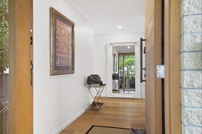 Photo of property in 36 Edgewater Parade, Waiuku, 2123