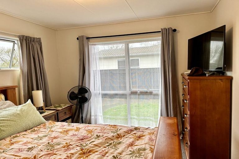 Photo of property in 2 Bryce Place, Kelvin Grove, Palmerston North, 4414
