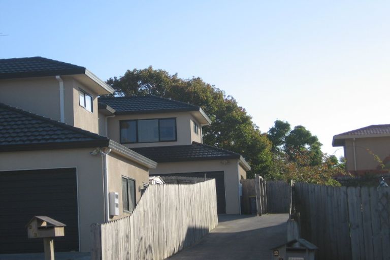 Photo of property in 2/3 Mossop Rise, Glenfield, Auckland, 0629