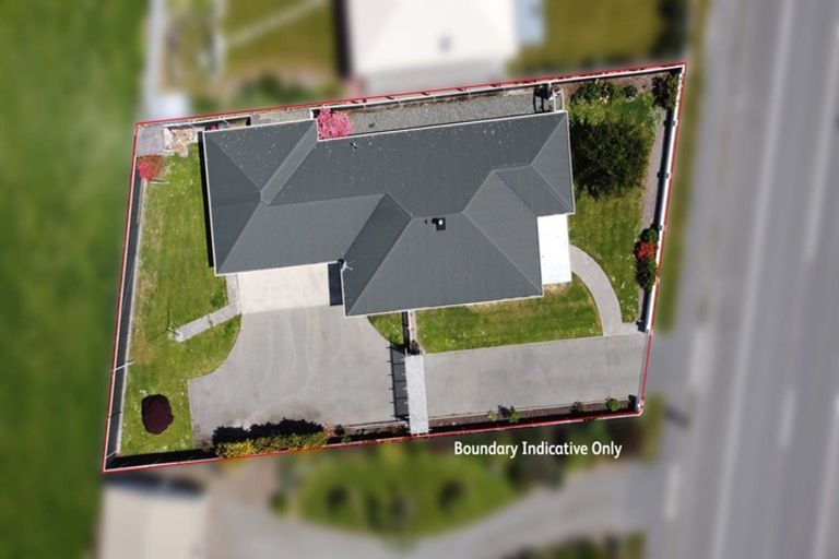 Photo of property in 19 Timaru Road, Waimate, 7924