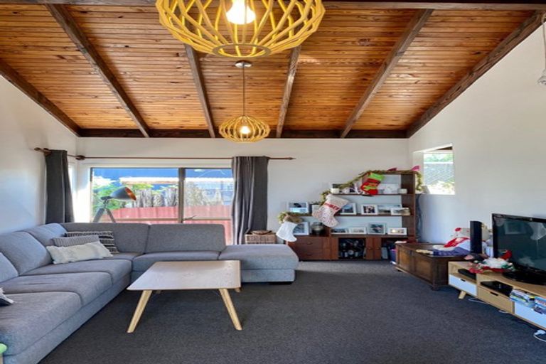 Photo of property in 68 Bruce Mclaren Road, Henderson, Auckland, 0612