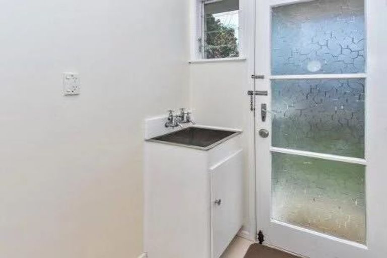 Photo of property in 1/2 Arthur Road, Hillpark, Auckland, 2102