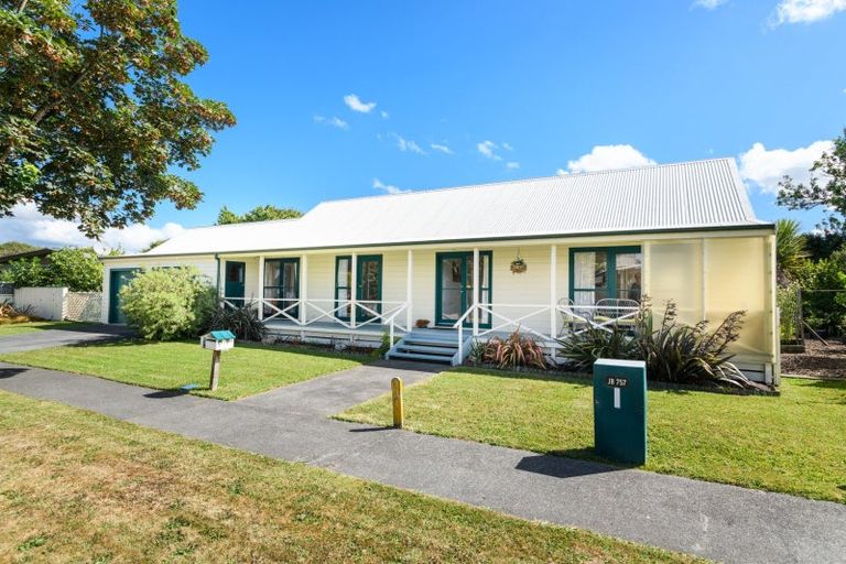 Photo of property in 2 Escort Grove, Awapuni, Palmerston North, 4412