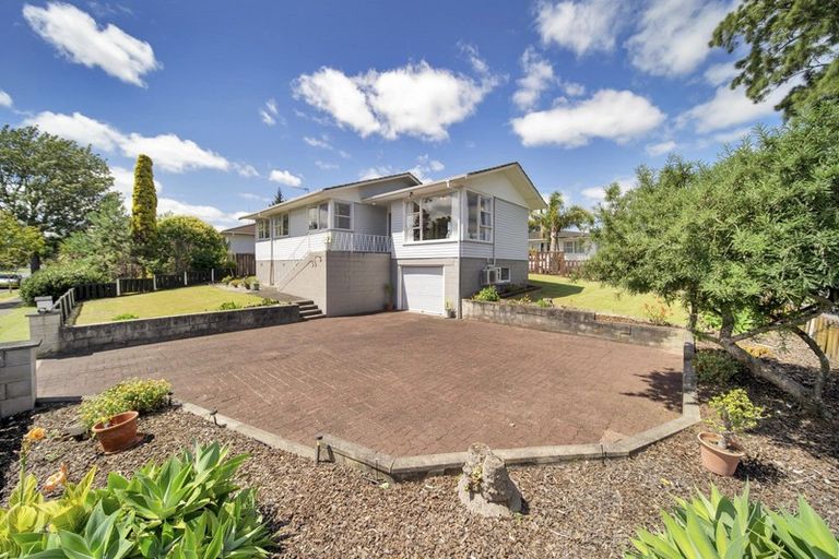 Photo of property in 14 Robert Allan Way, Pakuranga Heights, Auckland, 2010