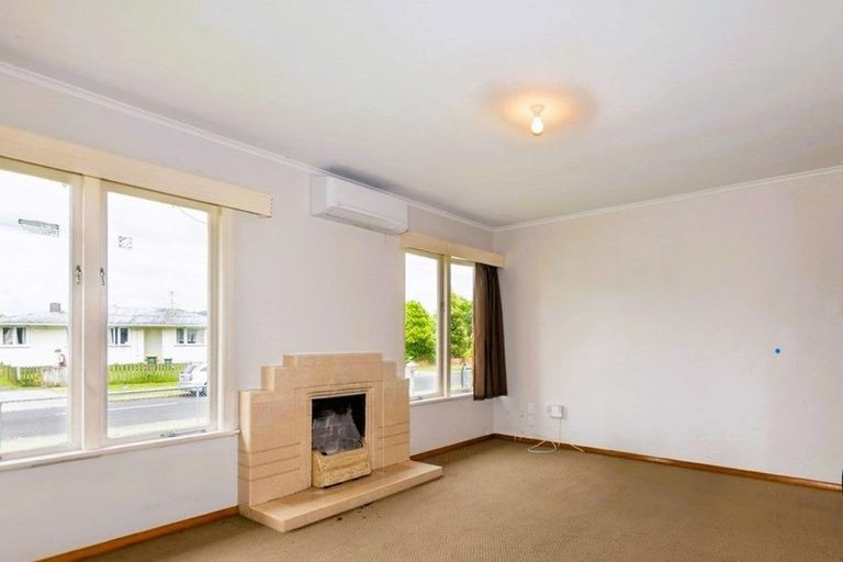Photo of property in 17 Sutton Crescent, Papakura, 2110