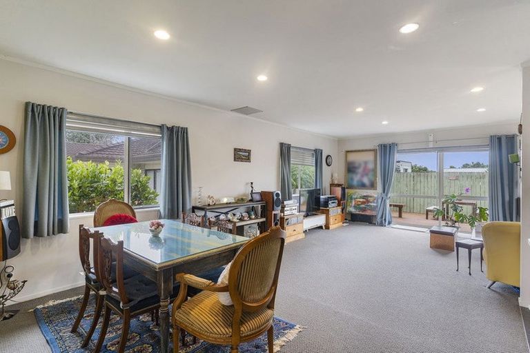 Photo of property in 98 Collingwood Road, Waiuku, 2123