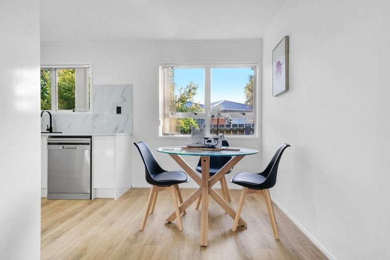 Photo of property in 8 Pukeroa Place, Papakura, 2110