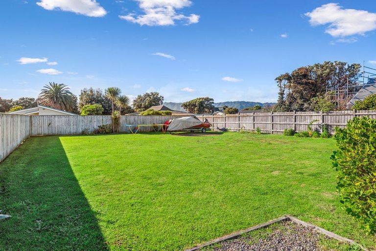 Photo of property in 7 Eruini Street, Waikanae Beach, Waikanae, 5036