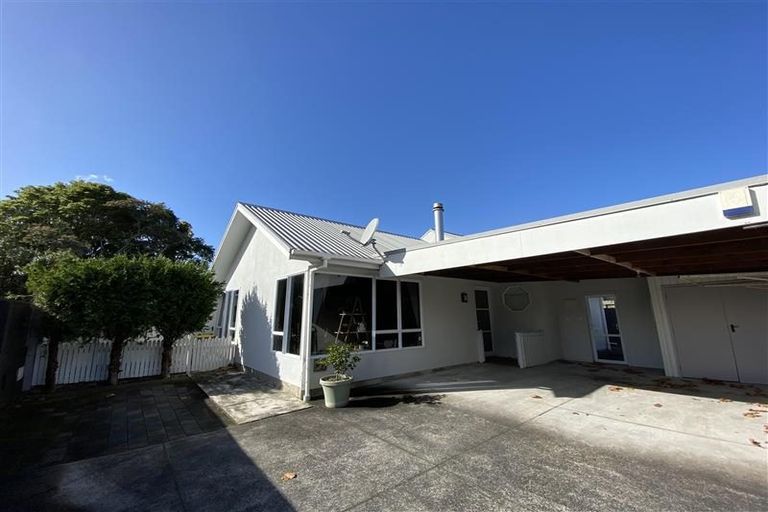 Photo of property in 2/127 Swanson Road, Henderson, Auckland, 0610