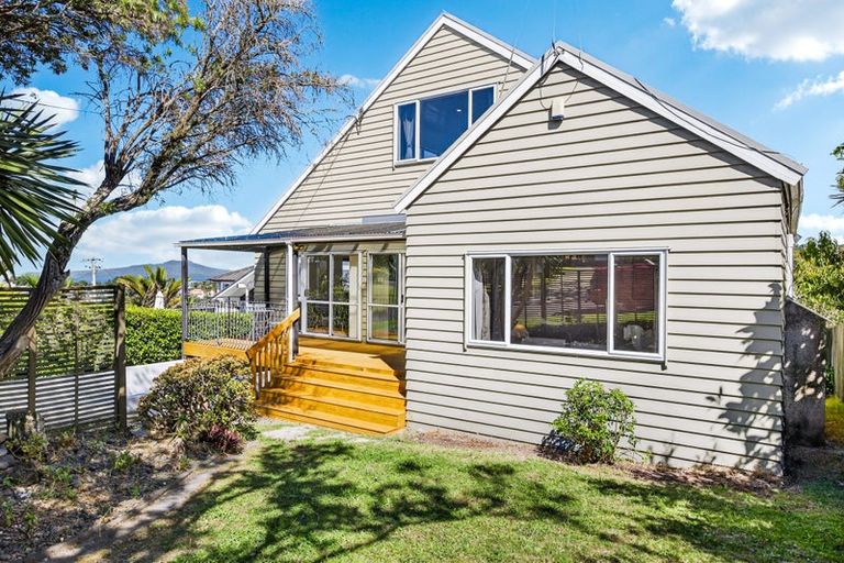 Photo of property in 20 Peter Terrace, Castor Bay, Auckland, 0620