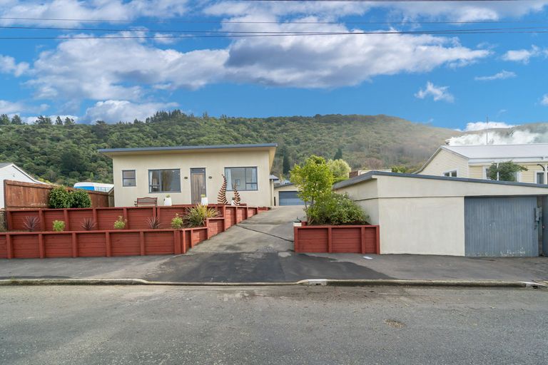 Photo of property in 5 Monowai Road, Ravensbourne, Dunedin, 9022