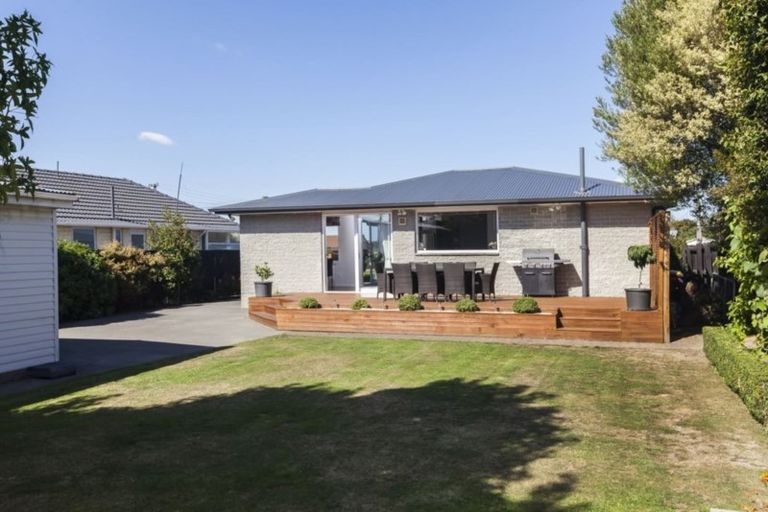 Photo of property in 19 Cotswold Avenue, Bishopdale, Christchurch, 8053