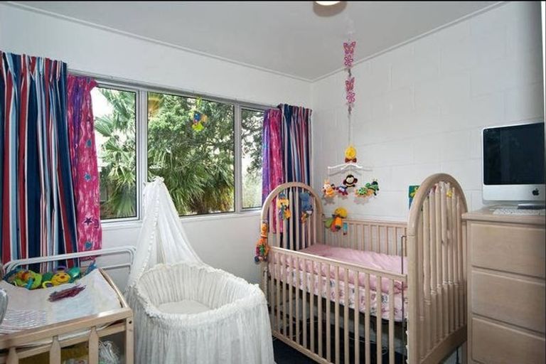 Photo of property in 1 Hinekohu Street, New Lynn, Auckland, 0600