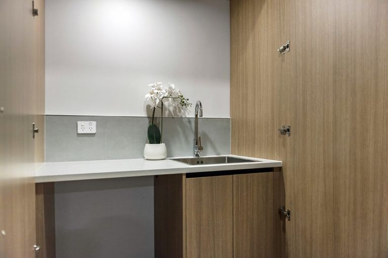 Photo of property in 16-18 Handley Avenue, Narrow Neck, Auckland, 0624