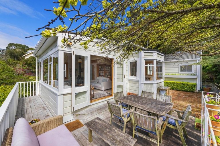Photo of property in 12 Northland Road, Northland, Wellington, 6012