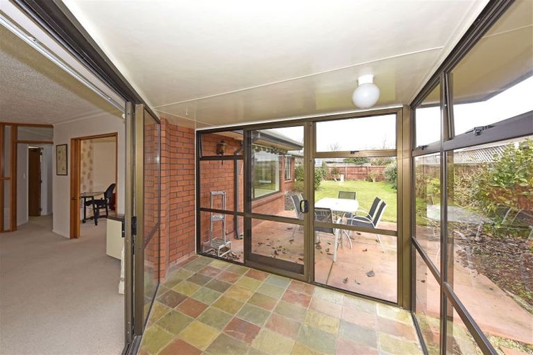 Photo of property in 22 Inglewood Place, Avonhead, Christchurch, 8042