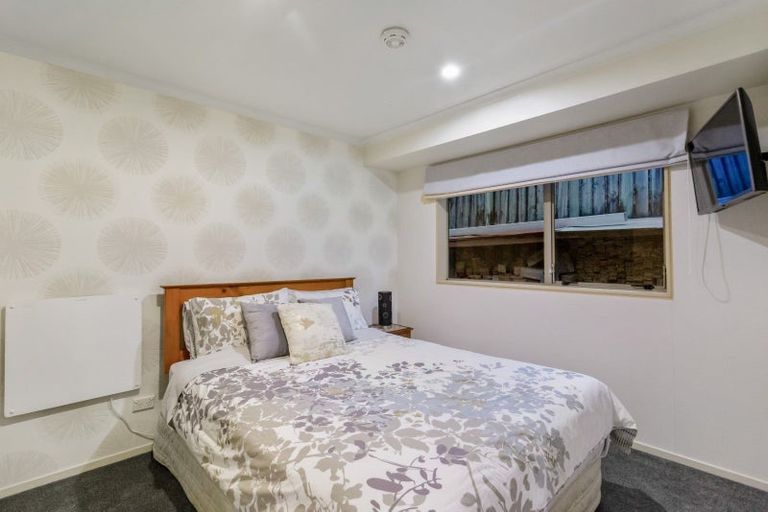 Photo of property in 12 Hawke Place, Pukekohe, 2120