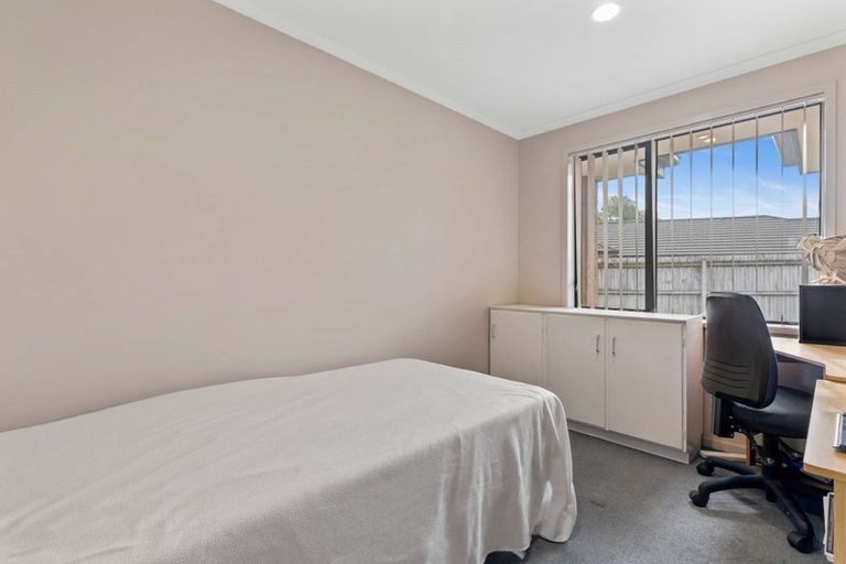 Photo of property in 15 Ernest Shackleton Place, Waiuku, 2123