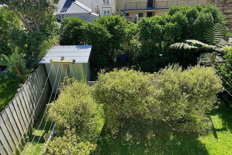 Photo of property in 20 Scarborough Terrace, Mount Victoria, Wellington, 6011