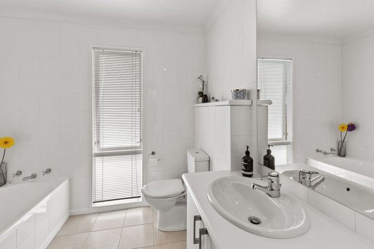 Photo of property in 19 Clyside Avenue, Half Moon Bay, Auckland, 2012