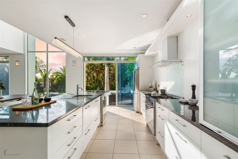 Photo of property in 7 Rangi Avenue, Schnapper Rock, Auckland, 0632