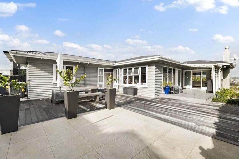 Photo of property in 55 Seaview Road, Castor Bay, Auckland, 0620