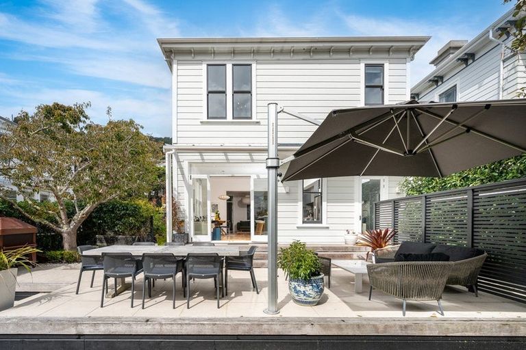 Photo of property in 18 Austin Street, Mount Victoria, Wellington, 6011