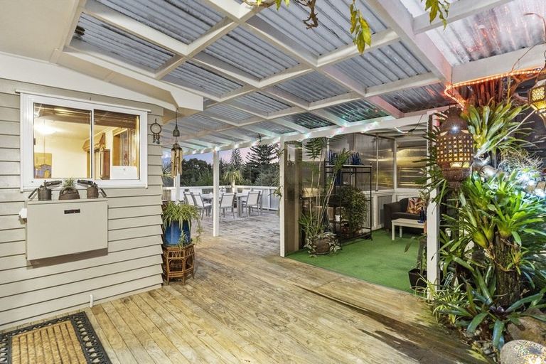 Photo of property in 1/27 Tui Glen Road, Birkenhead, Auckland, 0626