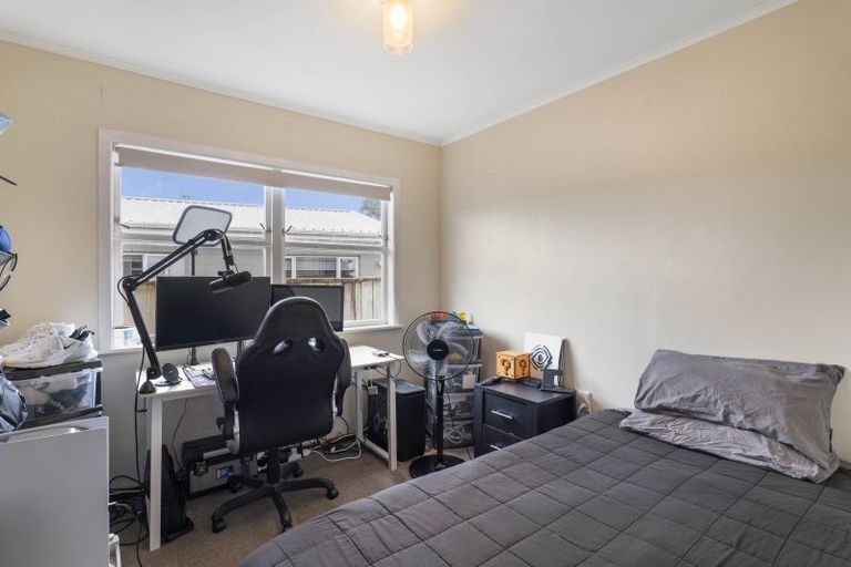 Photo of property in 254 Huatoki Street, Upper Vogeltown, New Plymouth, 4310
